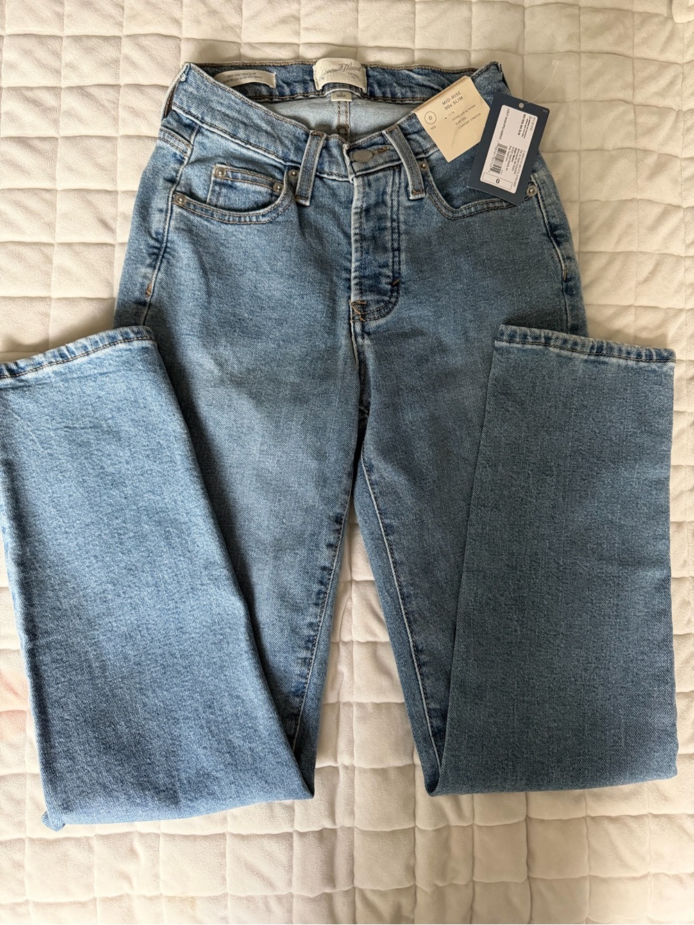 Universal Thread Straight-Leg Jeans in Light Blue Wash